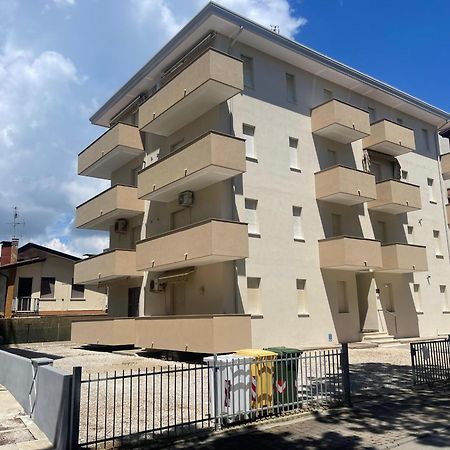 Condominio Cristina - Agenzia Cocal Каорле Екстериор снимка