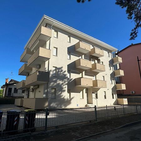 Condominio Cristina - Agenzia Cocal Каорле Екстериор снимка