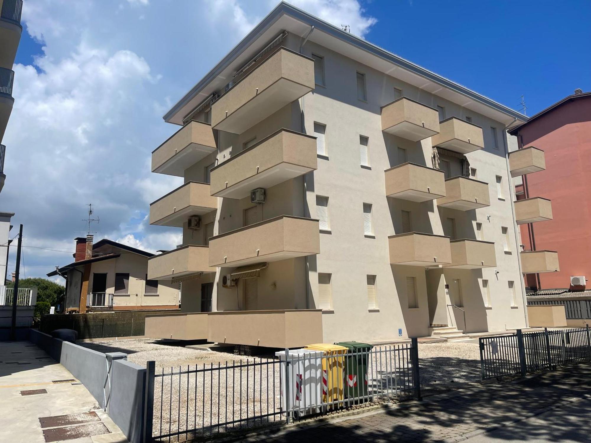 Condominio Cristina - Agenzia Cocal Каорле Екстериор снимка
